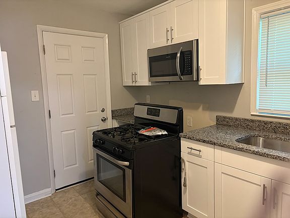 5th image of 1130 Hampton Ave