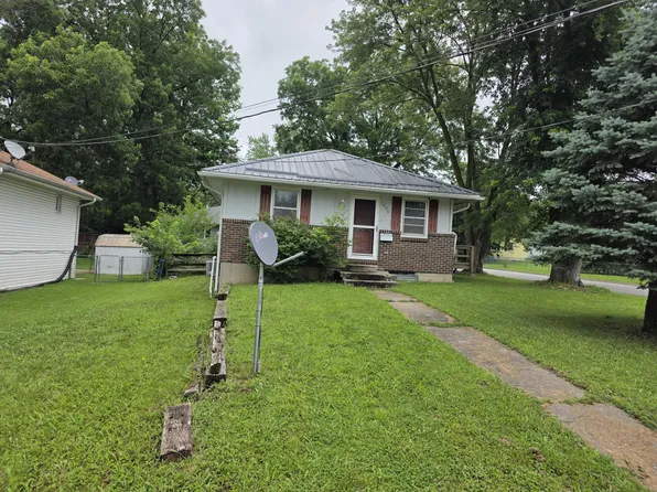 1096 S Highland Ct, Marshall, MO 65340