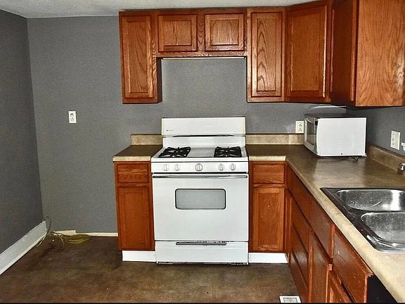 2nd image of 1503 Paris Rd