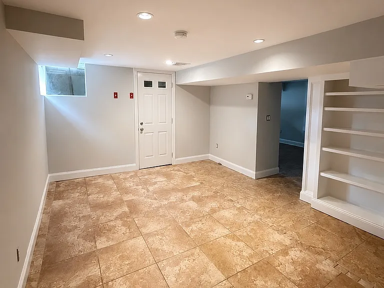 560 Old Town Rd — Photo 19