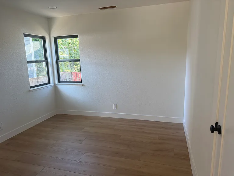 105 Marion Ln — Photo 8