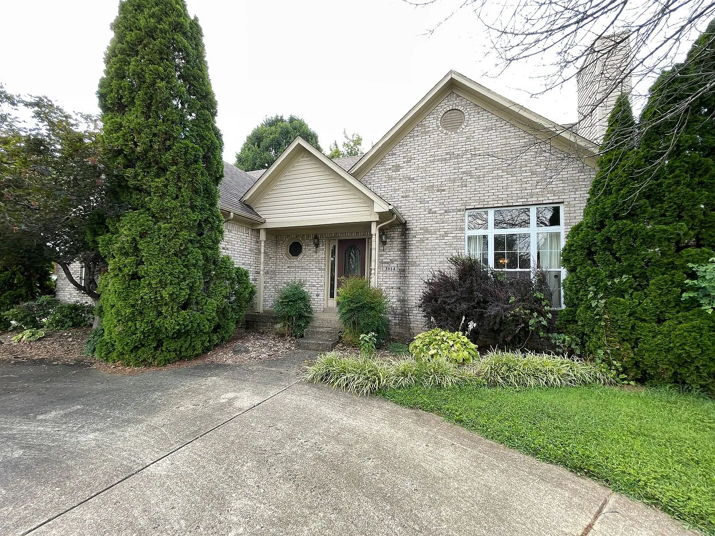 Wow, Huge home near South Hurstbourne of Louisville — Photo 2