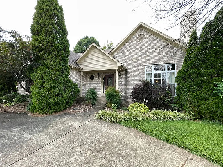 3914 Stone Hollow Dr — Photo 2