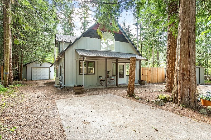 2nd image of 981 Red Valley Lane