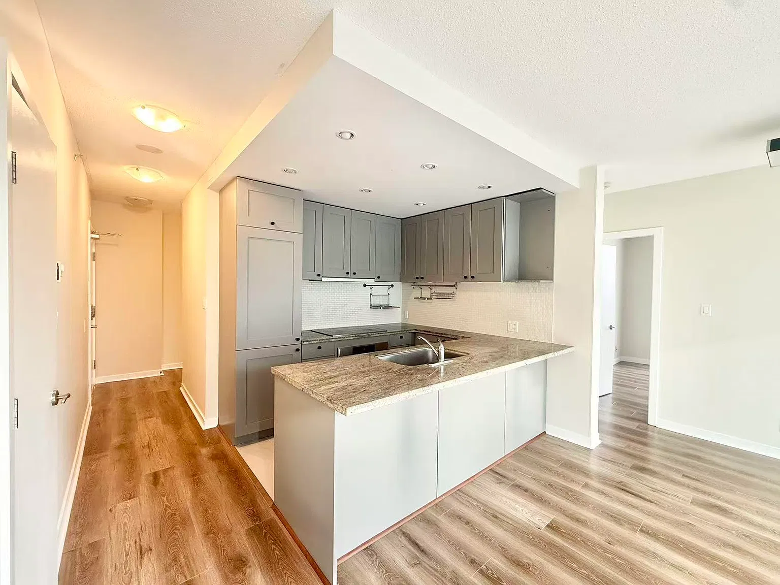 2 bed, 871 sqft, $3,400 — Photo 2