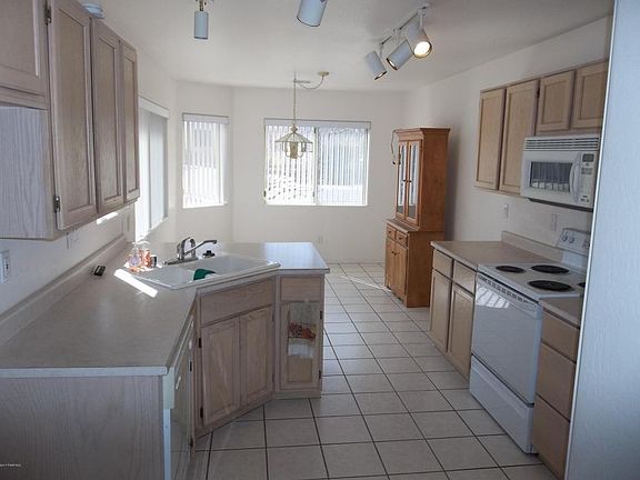 3rd image of 896 Whispering Oak Dr