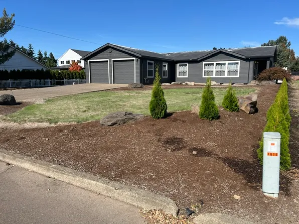 1615 Laurel Ave, Woodburn, OR 97071