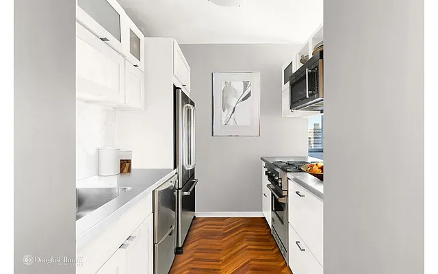 Sold by Douglas Elliman | media 18