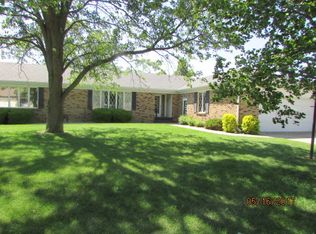 1403 Prairie Smoke Dr, Gibson City, IL 60936