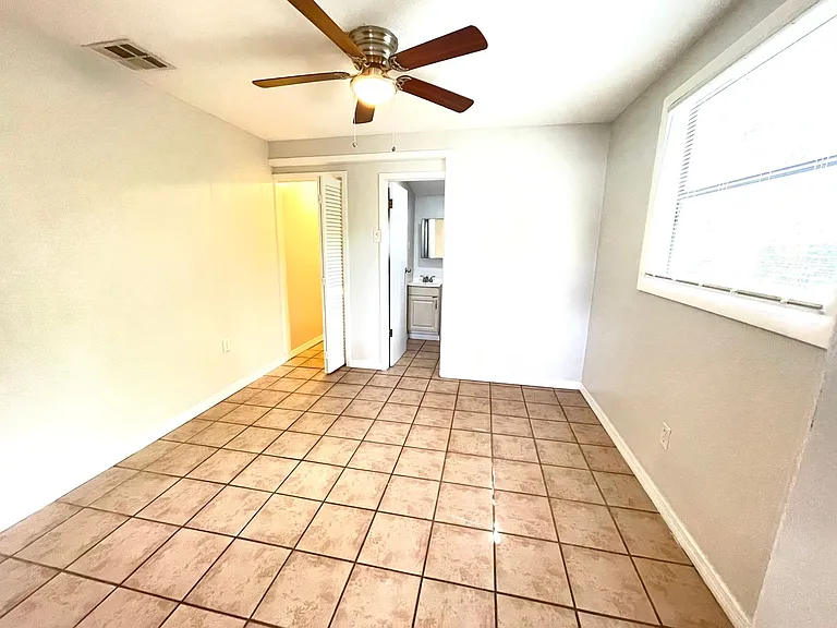 2610 Durham St — Photo 7