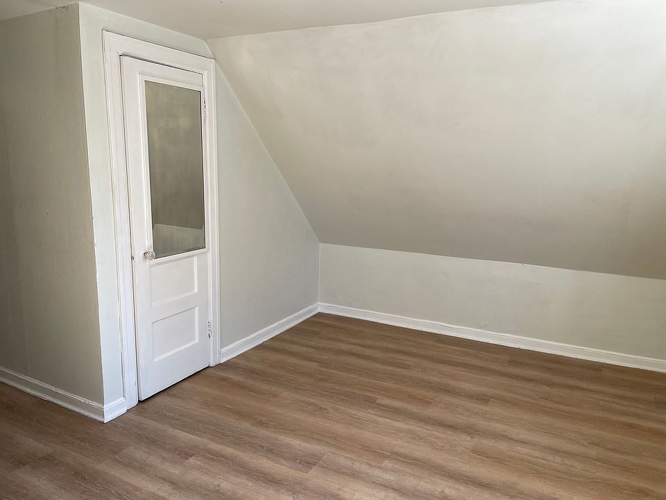 2nd image of 1010 W Franklin St #1004