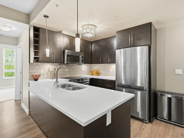 14358 60th Ave #203, Surrey, BC V3X 0G3