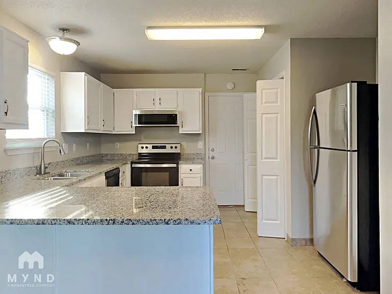 1698 Prairieview Ln — Photo 11