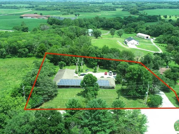 3611 Bishop Rd, Saint Joseph, MO 64505