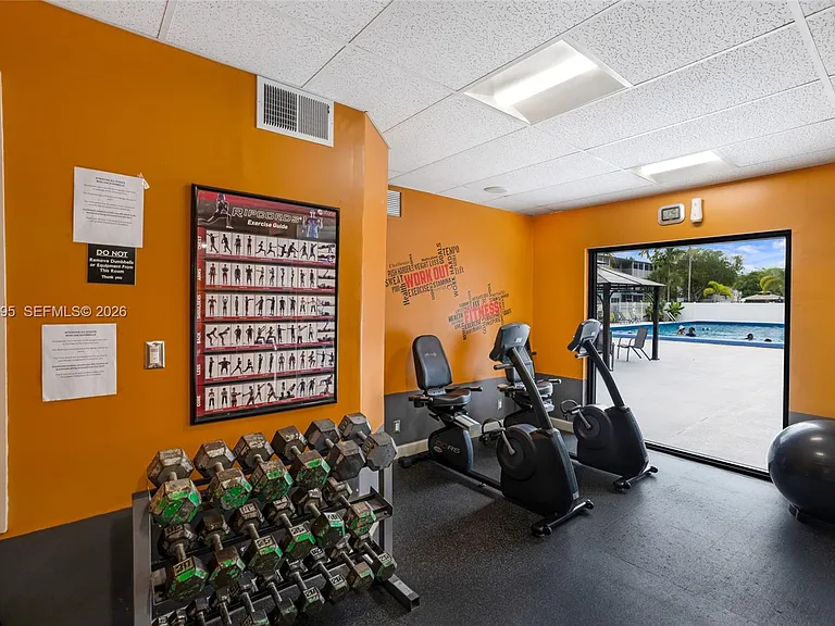 950 Hillcrest Dr #212 — Photo 25