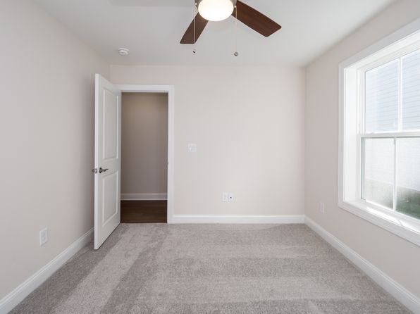 virginia-beach-virginia-402647318 picture