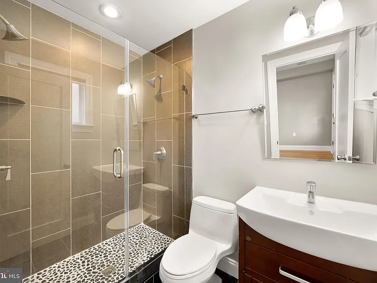 1135 6th St NW #1 — Photo 28