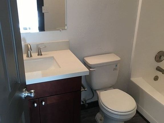 3rd image of 140 NW Larry St #8932749