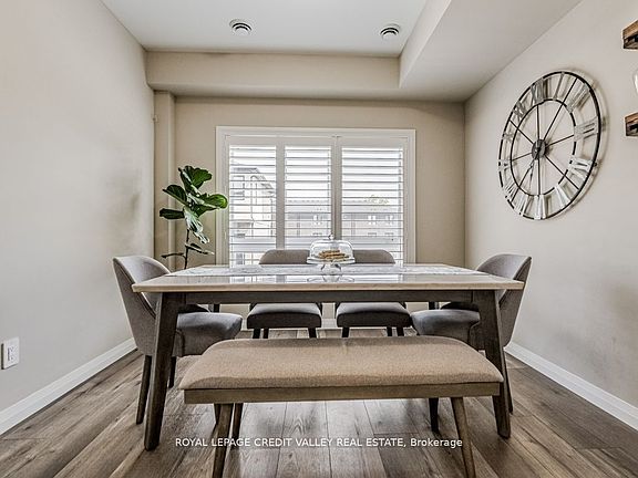 4th image of 720 Grey St #31