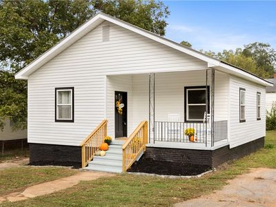 39 Sirrine St, Seneca, SC, 29678