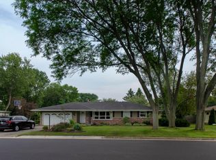 5751 Pembroke Dr, Fitchburg, WI 53711