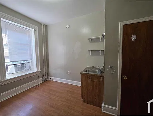 Studio, $650 — Photo 4