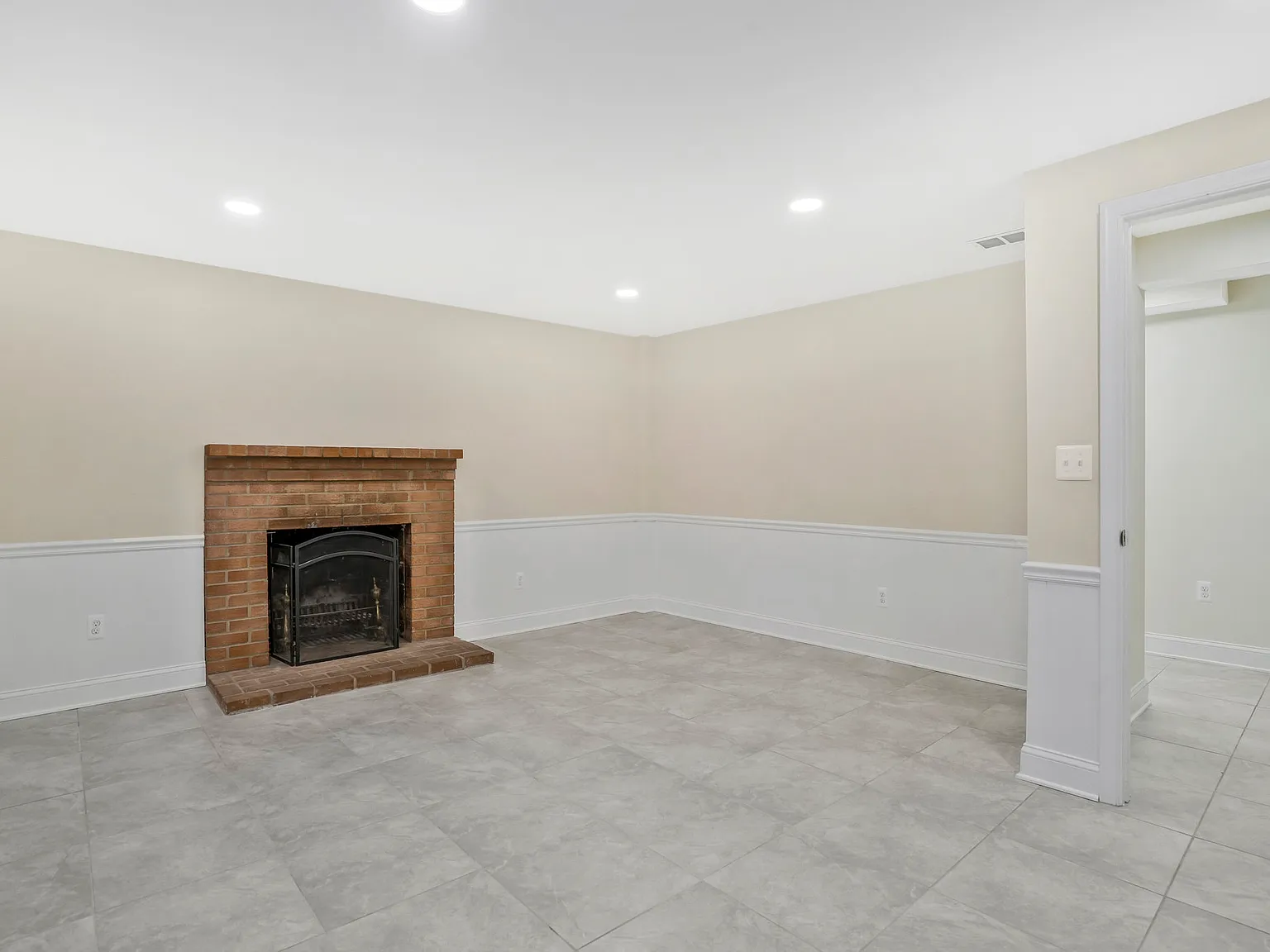 5 bed, 2278 sqft, $4,750 — Photo 3