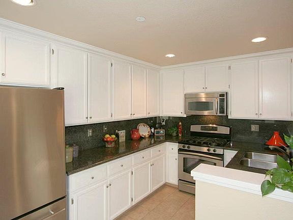 4th image of 938 La Mesa Ter Unit G