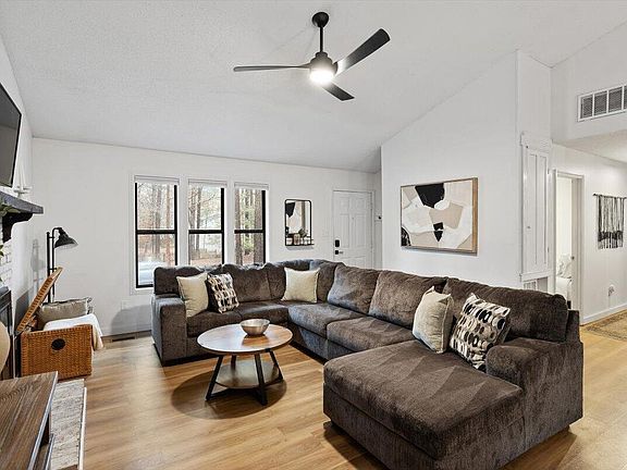 3rd image of 5602 Loyal Ave