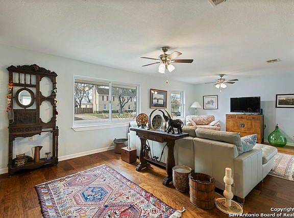 5th image of 229 Mary Louise Dr