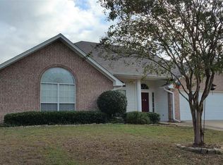 818 Edgewood Cir, Lindale, TX 75771