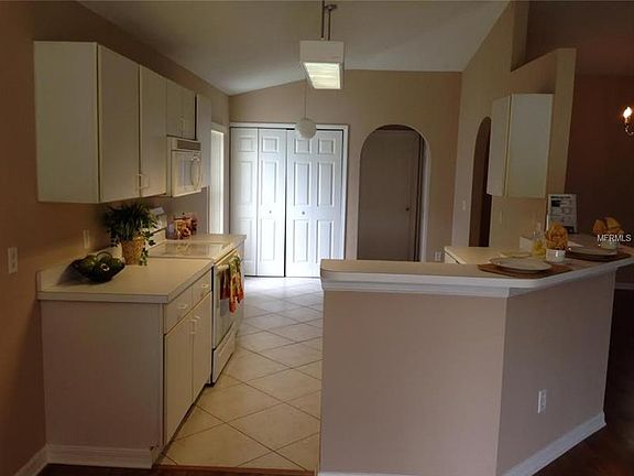 5th image of 25142 Hyde Park Blvd