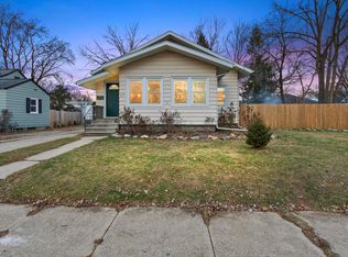 710 Elmwood Ave, Jackson, MI 49203