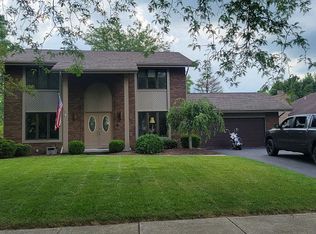 903 Sandalwood Rd E, Perrysburg, OH 43551