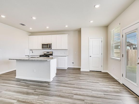 5th image of 108 Rivendale St