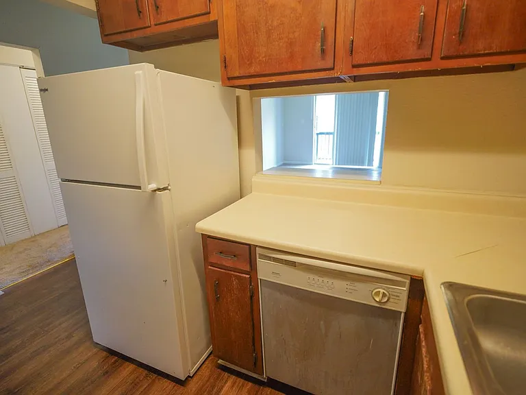 2325 W Pensacola St #223 — Photo 6