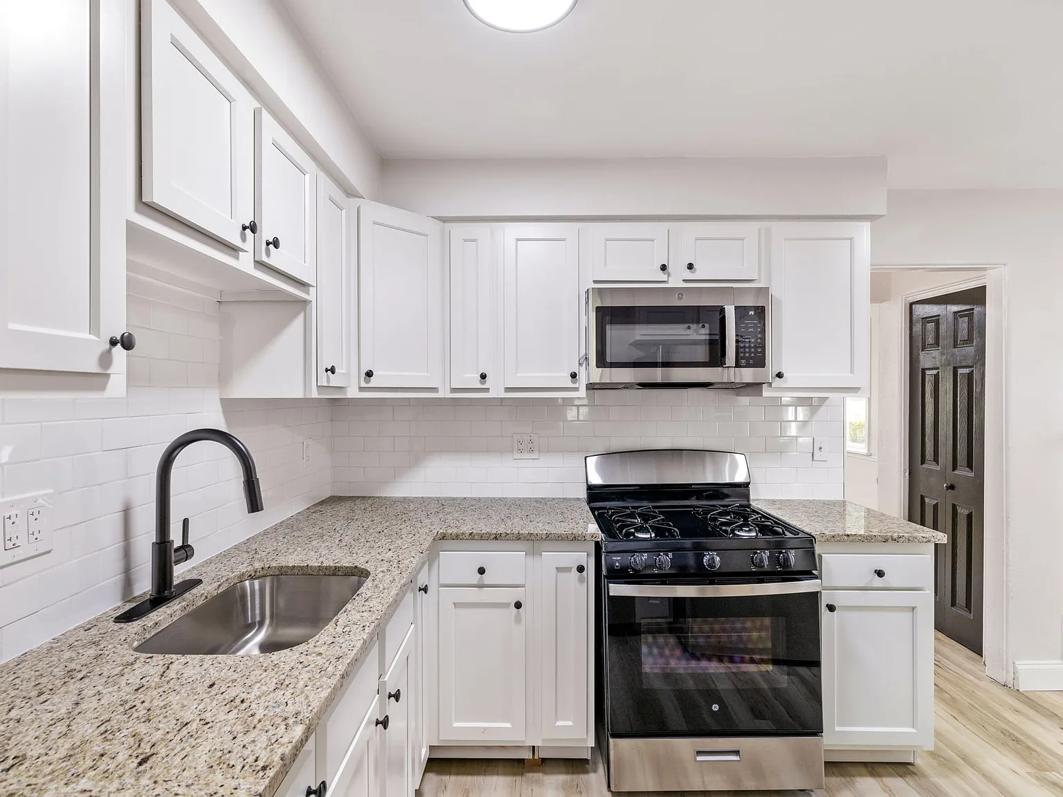 931 Rita Dr — Photo 2