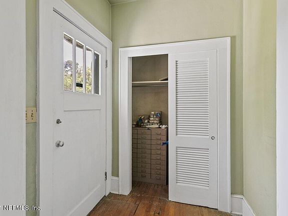 4th image of 4405 Beverly Ave