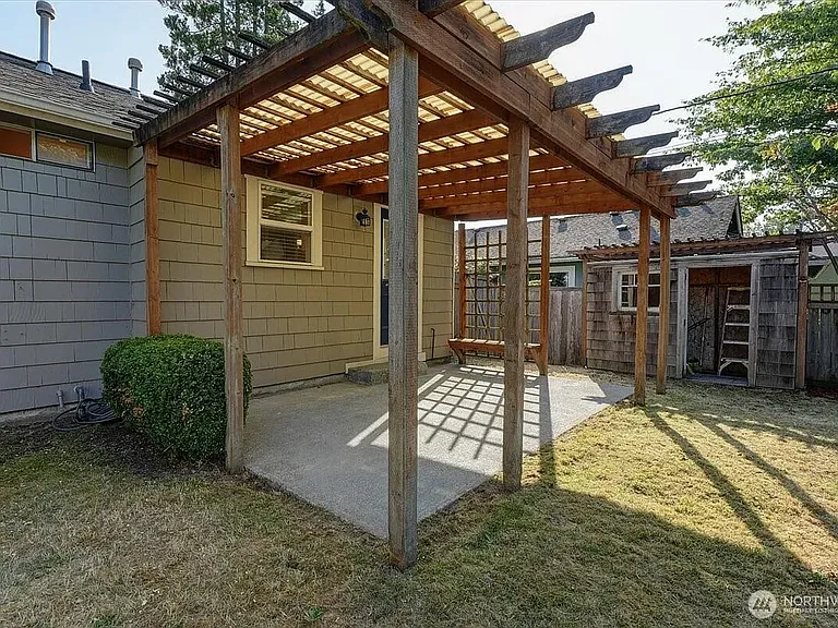 5333 N 47th St — Photo 3