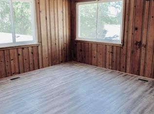 415 1/2 N Market St APT C, Mount Carmel, IL