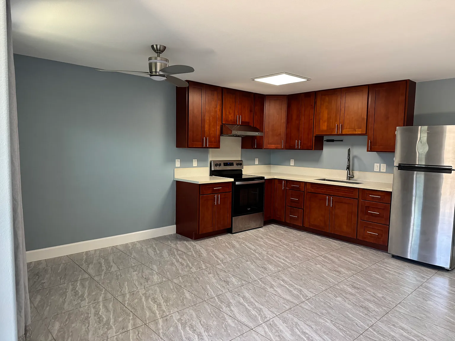 2 bed, 1100 sqft, $2,750 — Photo 2