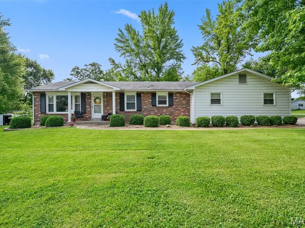 214 Hillcrest Dr, Elsberry, MO 63343