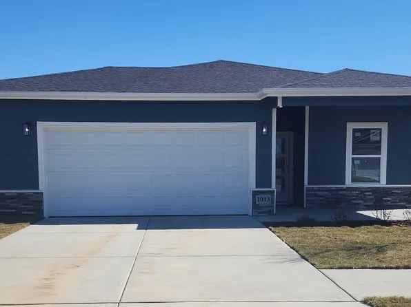 1013 Spring Creek Rd, McPherson, KS 67460