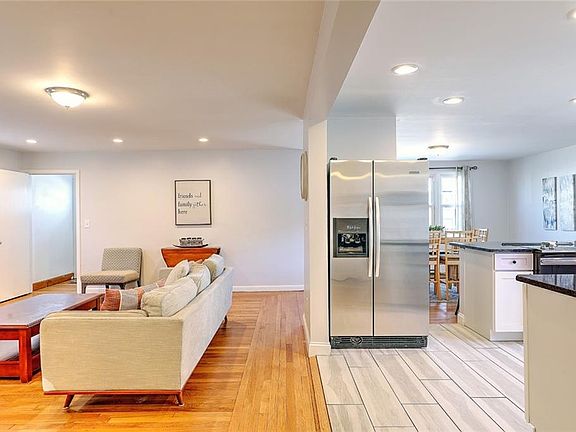 4th image of 103-105 Woodbine St