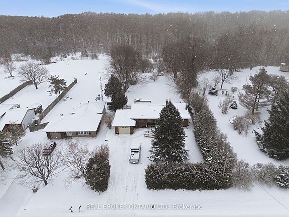 3rd image of 1157 Lakeshore Rd