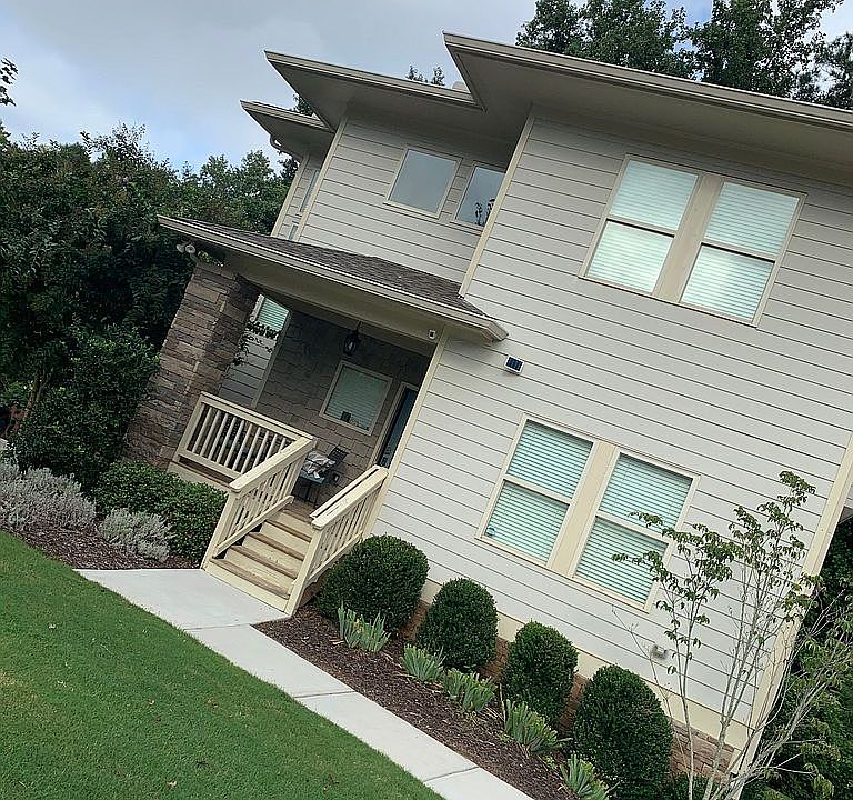 2nd image of 1302 Lochland Ct SE