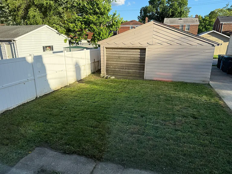 242 Adelaide Pl — Photo 7