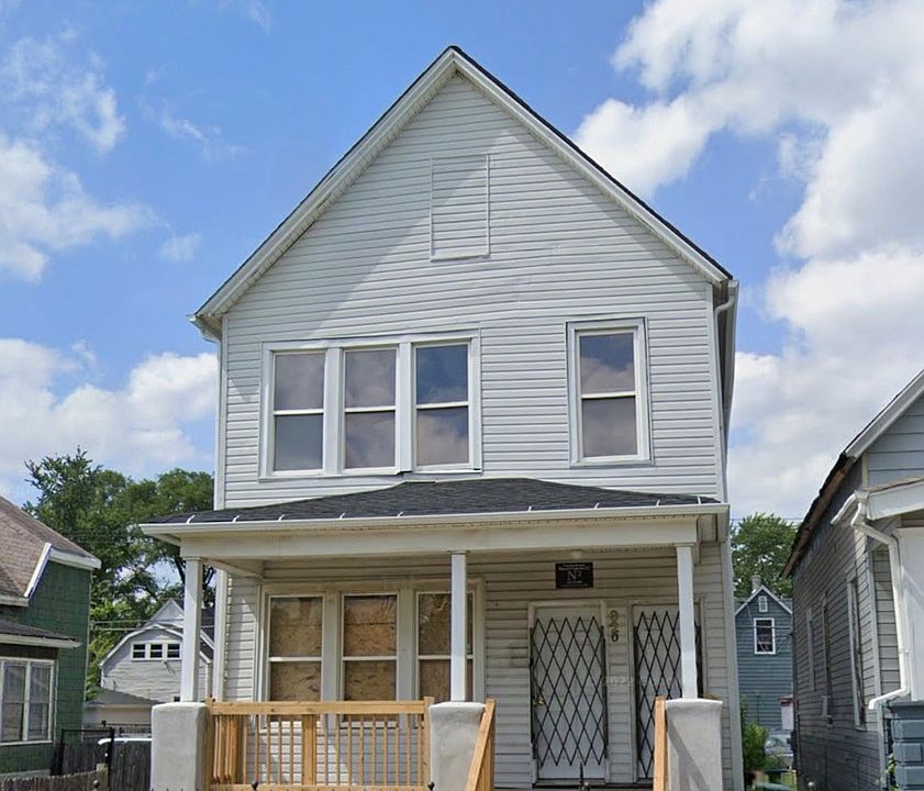 1st image of 320 W 111th Pl