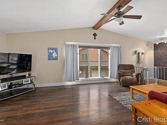 5th image of 408 N Lake Dr