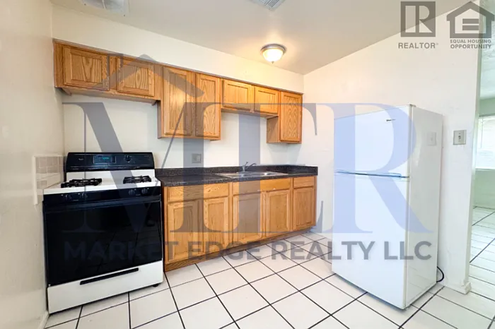 1 bed, 1.0 bath, 500 sqft, $599 — Photo 1